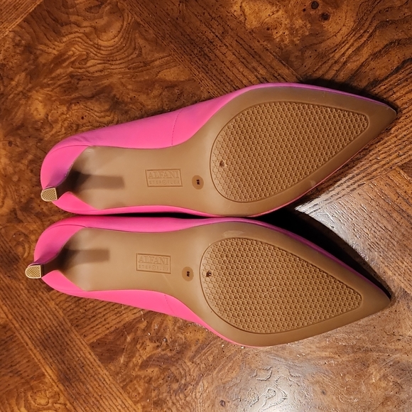 Brand New, Never worn Alfani Step n Flex Hot Pink Heels - Picture 5 of 7